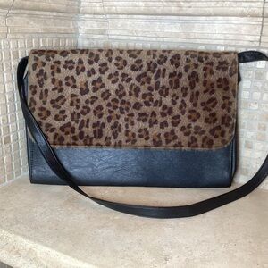 THIN SHOULDER BAG FOR LEGAL DOCUMENTS/LAPTOPS/IPADS 15” x 10” BlK/LEOPARD PRINT